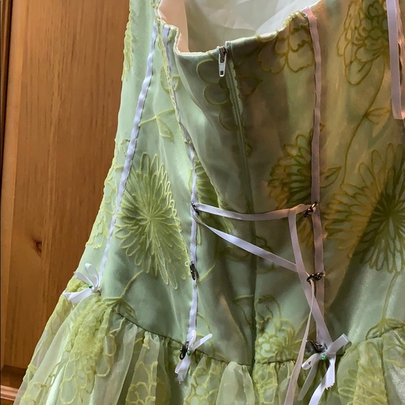 Gorgeous green dress wear or repurpose - Picture 12 of 16
